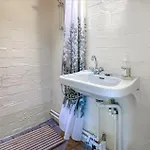2 Bedroom Gorgeous In