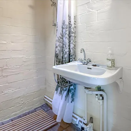 2 Bedroom Gorgeous In