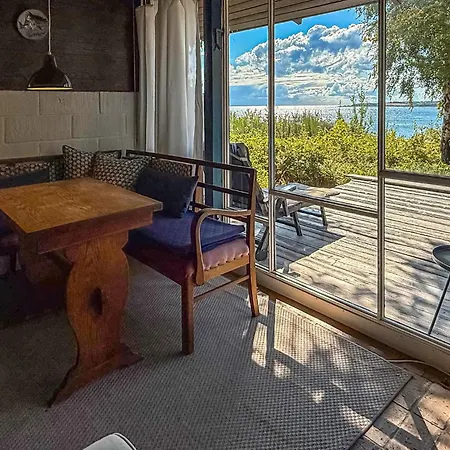 2 Bedroom Gorgeous In Holiday home